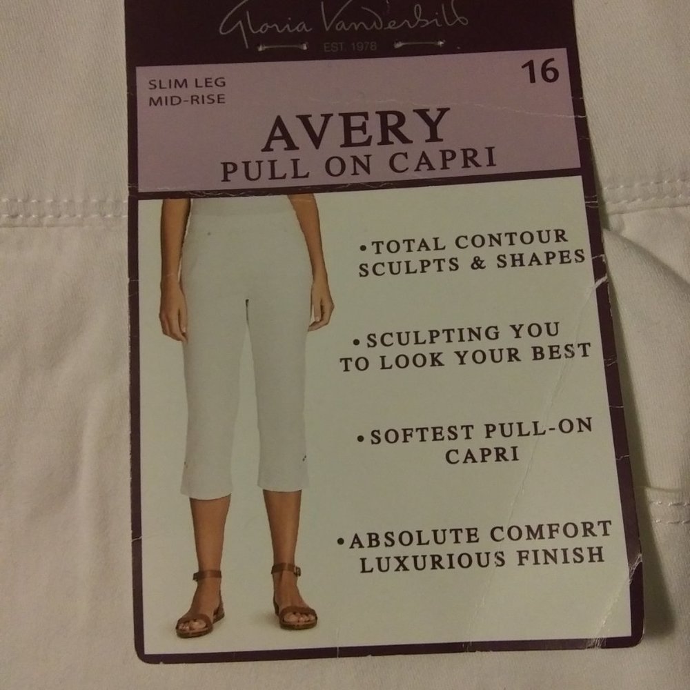 Slimming effect pull on capris - Picture 2 of 2